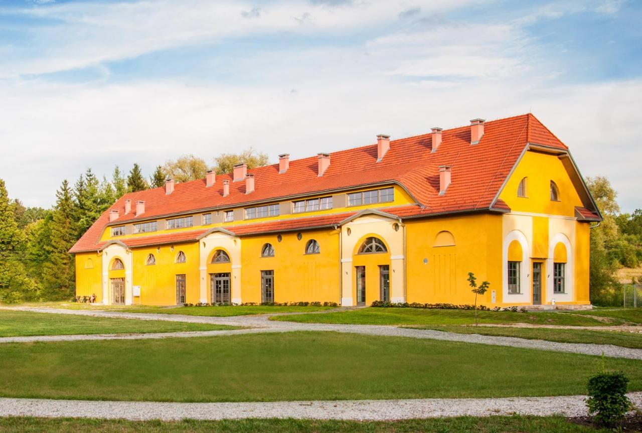 Pokoje Bukowiec Folwark I Park Exterior foto